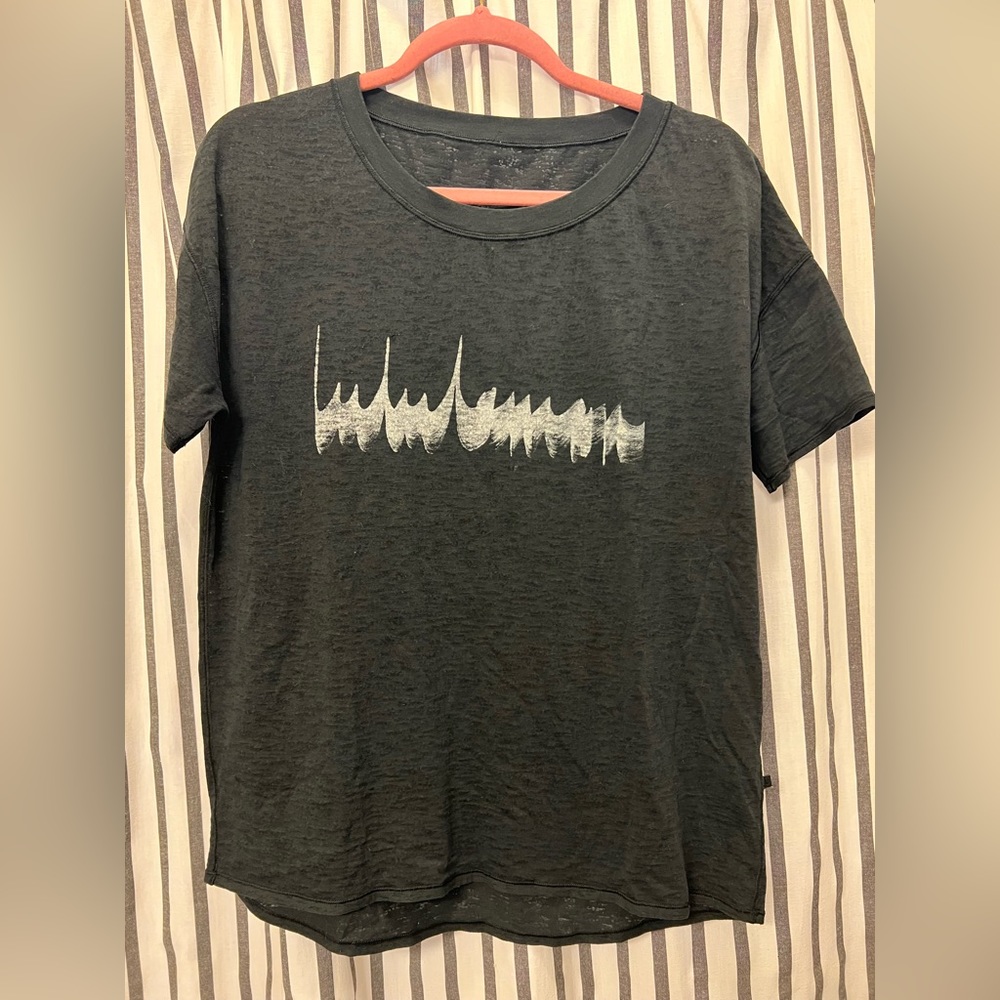 Lululemon tshirt
